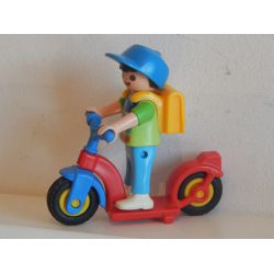 Z1 - Enfant Et Trotinette Revient De L'Ecole Playmobil
